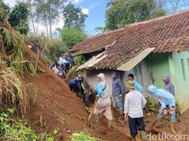 Nahas Nasib Pemuda Lembang, Tertimbun Longsor Saat Sedang Tidur