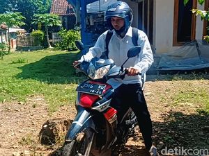 Kisah Oemar Bakri 33 Tahun Mengabdi dan Motor Tuanya