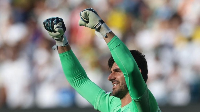 Soccer Football - FIFA Club World Cup - Quarter Final - Real Madrid v Borussia Dortmund - MetLife Stadium, East Rutherford, New Jersey, U.S. - July 5, 2025 Real Madrids Thibaut Courtois celebrates after the match REUTERS/Lee Smith