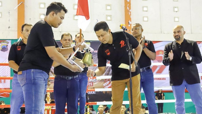 Kapolda Jateng Irjen Ribut Hari Wibowo resmi membuka Street Boxing Event 2025 Polda Jateng di GOR Wujil, Ungaran, Kabupaten Semarang, Minggu (6/7/2025).