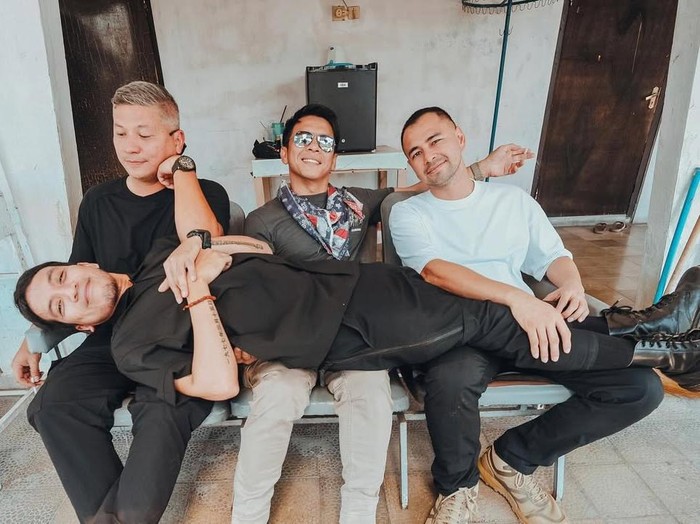 The Dudas Minus One The Dudas Minus One