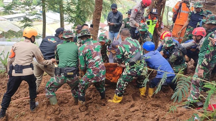 3 Orang Tewas Imbas Longsor di Puncak Bogor, 1 Masih Hilang