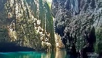 Pemandangan gua Gumantung sangat indah terutama saat matahari di atas kepala. Ayo bertualang ke sini!