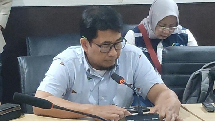 Ulummudin, Perwakilan PT. Raputra Jaya dalam jumpa pers di Pelabuhan Ketapang.
