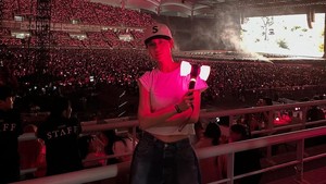 Aktris Ahn Eun Jin juga spesial nonton konser DEADLINE BLACKPINK untuk Jisoo. (Foto: dok. Instagram @eunjin___a)