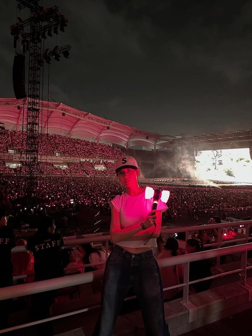 Ahn Eun Jin nonton konser DEADLINE BLACKPINK di Goyang Stadium, Korea Selatan.