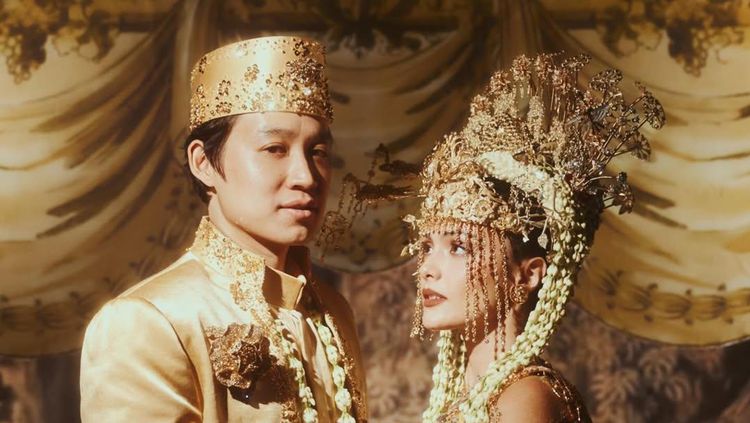 Foto: Inspirasi Gaya Amanda Rawles Jadi Pengantin Jawa Hingga Betawi