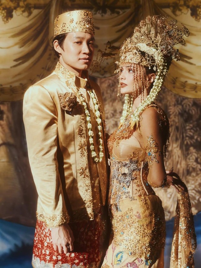 Foto: Inspirasi Gaya Amanda Rawles Jadi Pengantin Jawa Hingga Betawi Foto: Inspirasi Gaya Amanda Rawles Jadi Pengantin Jawa Hingga Betawi