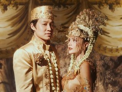 Foto: Inspirasi Gaya Amanda Rawles Jadi Pengantin Jawa Hingga Betawi