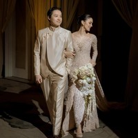 Menggelar resepsi di Jakarta, bintang film Dear Nathan itu tampil dengan busana tradisional. Amanda mengenakan kebaya dari Studioboh. Foto: Dok. Instagram @amandarawles