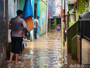 Kebon Pala Jaktim Masih Terendam Banjir Pagi Ini, 340 Jiwa Terdampak