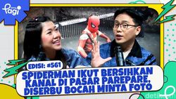 Spiderman Ikut Bersihkan Kanal di Pasar Parepare, Diserbu Bocah Minta Foto