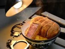 Di Resto Ini Pengunjung Bakal Diinterogasi Seperti di Kantor Polisi!