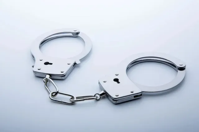 Di Resto Ini Pengunjung Bakal Diinterogasi Seperti di Kantor Polisi!