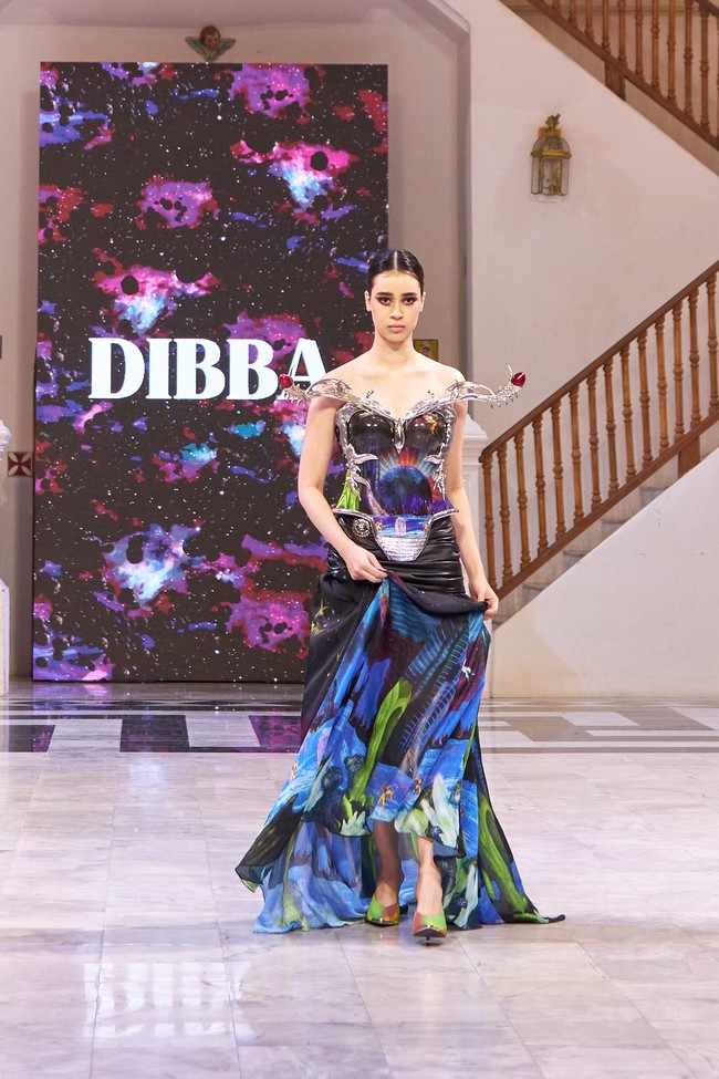 Koleksi Dibba Fall/Winter 2025 mewarnai panggung Thailand Fashion Week di Bangkok, pada akhir Juni lalu. Faisal Shah selaku direktur kreatif Dibba memberi tajuk ‘Odyssey’ sebagai sebuah persembahan yang tak sekadar visual, melainkan pengalaman imersif penuh imajinasi dan futurisme. (Foto: Dok. Dibba)