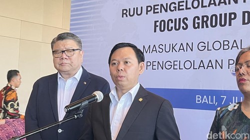 Ketua DPD RI Sultan Bachtiar Najamudin saat konferensi pers FGD RUU Pengelolaan Perubahan Iklim di Sanur, Denpasar, Senin (7/7/2025).