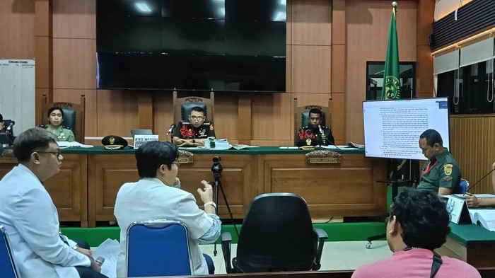 Dua dokter forensik RS Bhayangkara sebagai saksi ahli mengungkapkan Luk tembak tiga Polisi Way Kanan