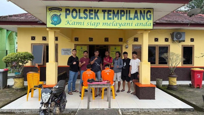 Dua kurir sabu saat diamankan polisi.