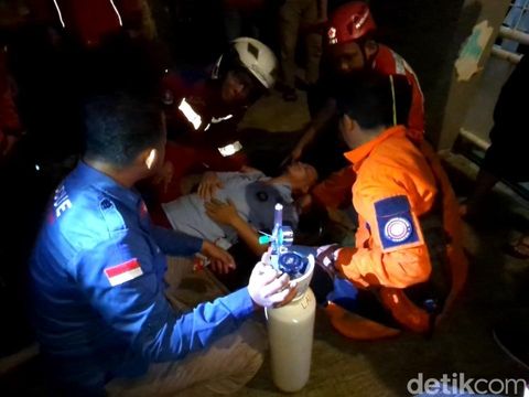 Dua rumah terbakar di Kota Pekalongan, satu petugas Damkar pingsan hirup asap pekat, Senin (7/7/2025) malam.