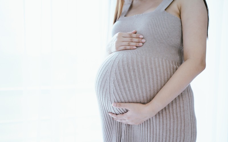 Ilustrasi Ibu Hamil Saat Makan dan Ilustrasi Ibu Hamil Ketika Berdebat dengan Ibu Mertua
