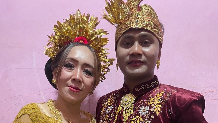 Febriyani dan Firyani saat dalam balutan baju pengantin usai melangsungkan prosesi perniksahan pada 20 Juni 2025 lalu