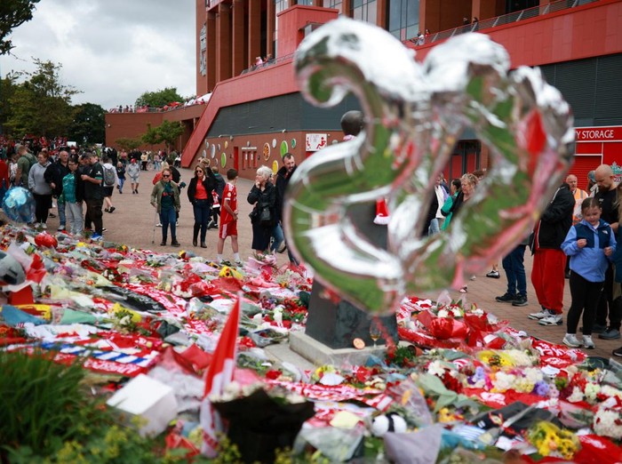 A drone view shows people looking at floral tributes left outside Anfield Stadium following the death of Liverpool Football Club soccer player Diogo Jota, in Liverpool, Britain, July 7, 2025. REUTERS/Phil Noble REFILE - CORRECTING SURNAME FROM ROTA TO JOTA.