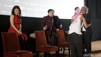 Diketahui film ini mengisahkan dua bersaudara, Saras (Aghniny Haque) dan Yudhis (Bastian Steel),yang hidupnya berubah setelah ayah mereka, Hadi (Epy Kusnandar), meninggal dunia secara misterius.
