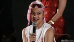 Gaya Bastian Steel-Aghniny Haque di Gala Premiere Selepas Tahlil