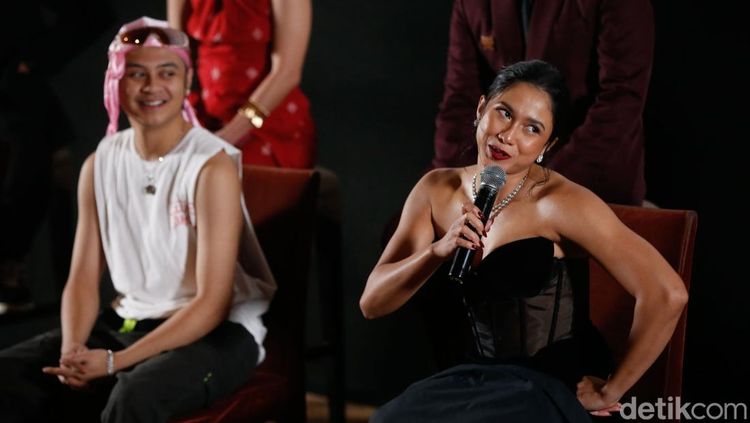 Gaya Bastian Steel-Aghniny Haque di Gala Premiere Selepas Tahlil