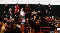 Sederet pemain film Selepas Tahlil dan crew saat gala premiere di Jakarta, Minggu (6/7/2025).