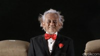 Uniknya dalam gala premiere itu Epy Kusnandar yang khas akan logat sundanya menceritakan kesulitan dalam proses syuting yang menggunakan bahasa jawa.