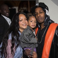 Hubungan asmara Rihanna dan A$AP Rocky mulai mulai terjalin sejak 2019 setelah berteman selama bertahun-tahun. “Kami sahabat yang punya bayi. Kami harus sejalan dalam segala hal, dan itu memang sudah jadi dasar hubungan kami. Segalanya berubah saat punya anak, tapi perubahan itu justru membuat kami lebih dekat,” kata Rihanna kepada British Vogue pada 2023 lalu. (Foto: Arnold Jerocki/Getty Images)