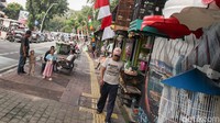Pasar Barito berada di dekat Taman Langsat, Taman Ayodia, dan Taman Leuser. Ketiga taman ini akan digabungkan menjadi Taman ASEAN.