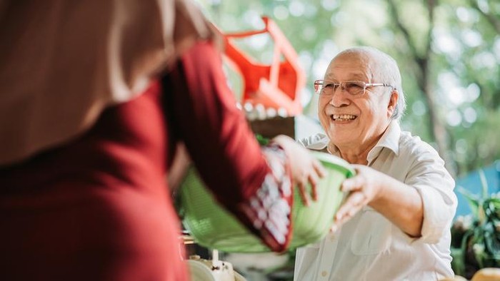 Jaga Kesehatan Mental, Lansia Ini Pilih Libur Jualan Makanan Saat Sedih