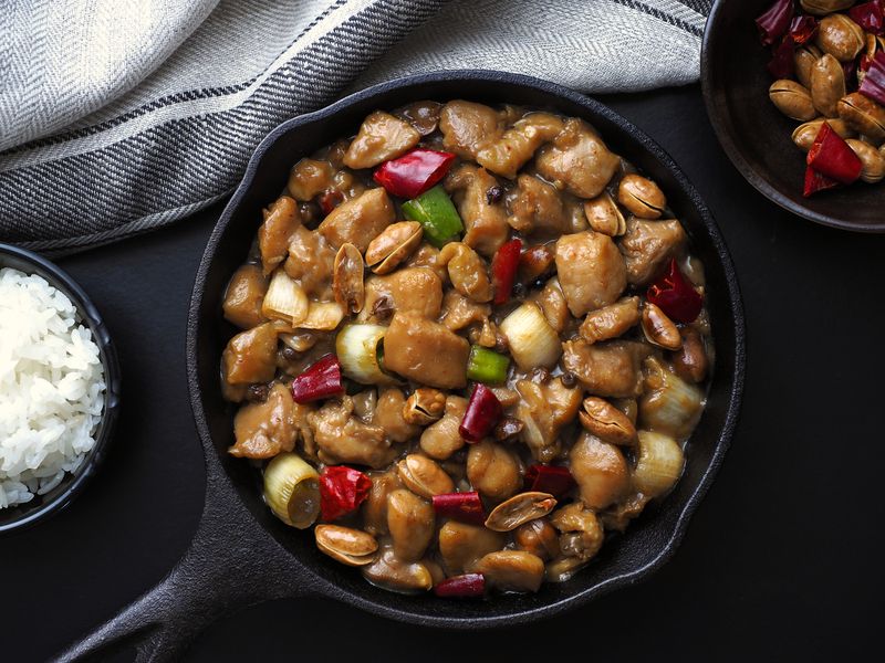 Hidangan khas seperti borscht ayam ala Rusia.