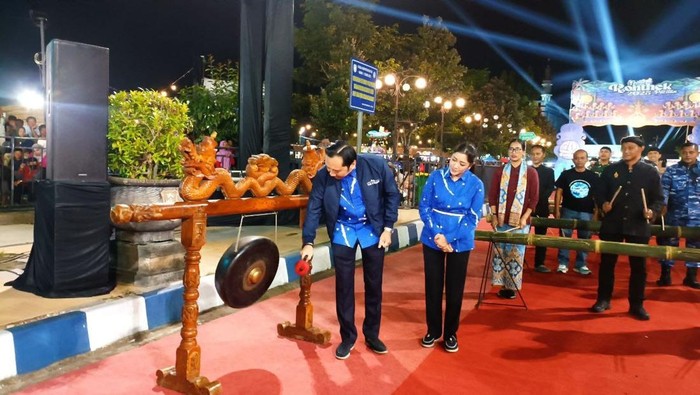 Ibas buka Festival Ronthek Pacitan 2025