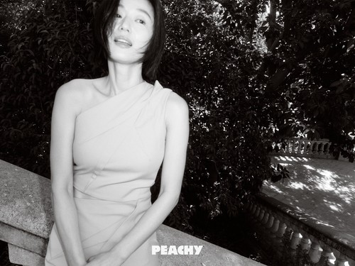 Foto profil Jun Ji Hyun di manajemen baru PEACHY Company.
