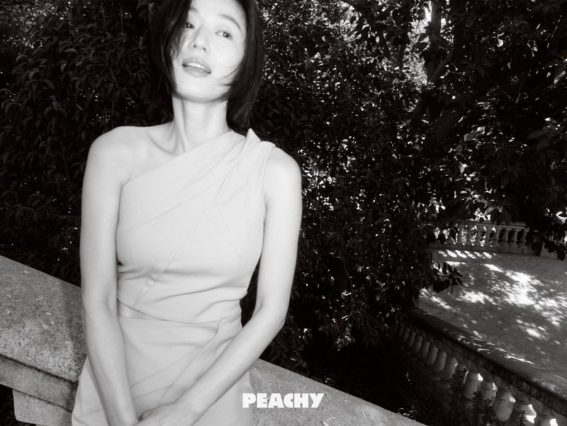 Jun Ji Hyun Foto profil Jun Ji Hyun di manajemen baru PEACHY Company.