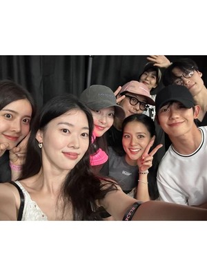 Para Bintang Nonton Konser BLACKPINK: Jung Hae In hingga Lee Minho