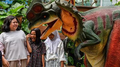 Jurassic Java Bandung Bikin Liburan Makin Seru dengan Atraksi Dinosaurus