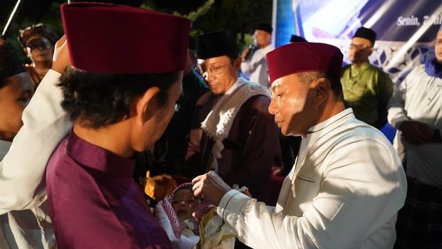 Kapolda Riau Irjen Herry Heryawan menghadiri akikah putra ketiga Ustaz Abdul Somad, Senin (7/7/2025).