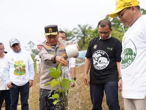 Kapolda Apresiasi Green Action Kampus Unilak: Upaya Nyata Hijaukan Riau