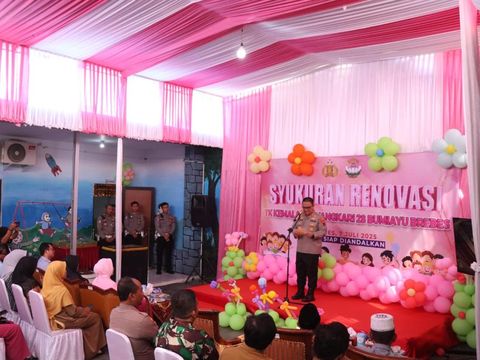 Kapolres Brebes, AKBP Achmad Oka Mahendra, meresmikan gedung baru TK Kemala Bhayangkari 28 Bumiayu Brebes, Senin (7/7/2025).
