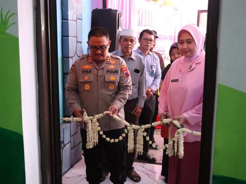 Kapolres Brebes, AKBP Achmad Oka Mahendra, meresmikan gedung baru TK Kemala Bhayangkari 28 Bumiayu Brebes, Senin (7/7/2025).