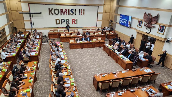 Rapat anggaran Polri dan Kejagung bersama Komisi III DPR di gedung parlemen, Senayan, Jakarta, Senin (7/7/2024).