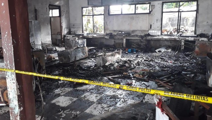 Kondisi kantin SMPN 4 Palembang usai terbakar