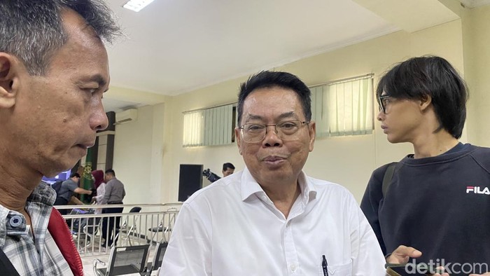 Kuasa hukum Eks Wali Kota Semarang, Hevearita Gunaryanti Rahayu dan suaminya, Alwin Basri, Agus Nurudin usai sidang di Pengadilan Tipikor Semarang, Senin (7/7/2025).