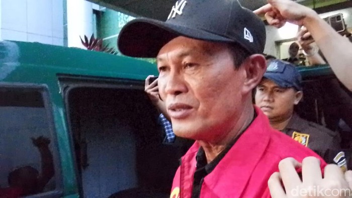 Mantan Walkot Palembang Harnojoyo usai ditetapkan tersangka korupsi Pasar Cinde.
