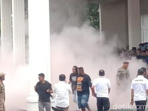 Demo Tolak Revisi Over Dimensi-Overload di Gorontalo Diwarnai Saling Dorong