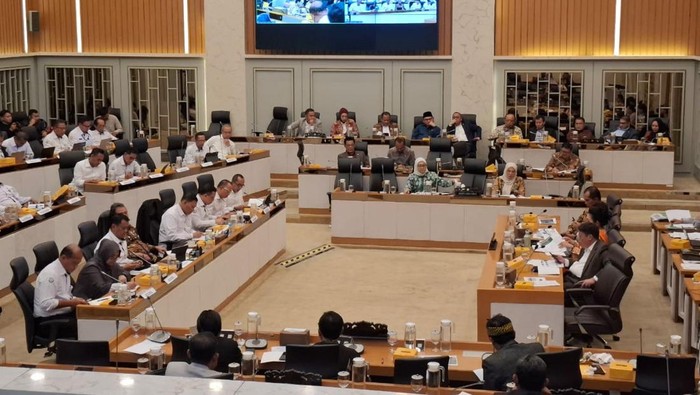 Menteri KP rapat dengan DPR